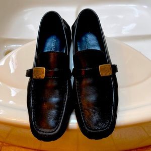 Classic authentic Louis Vuitton men shoes